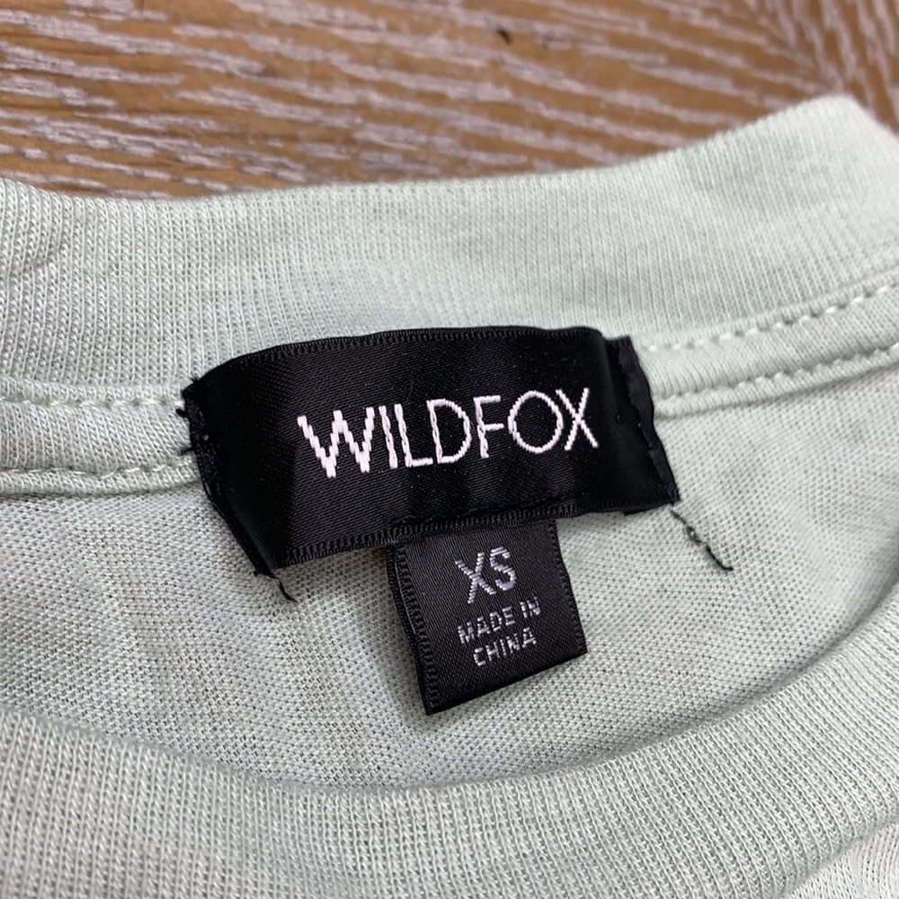 WILDFOX “On The Prowl” Aqua Gray Print Tee XS - Picture 5 of 8